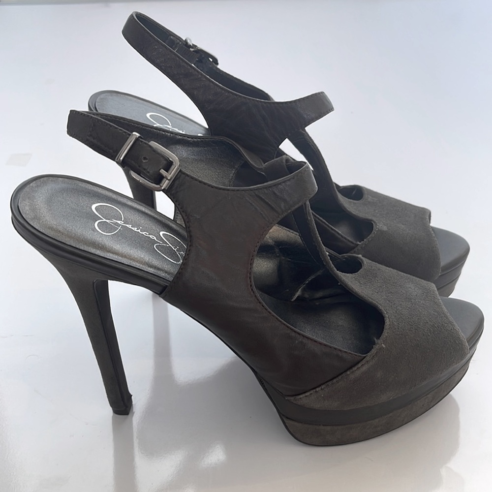 Jessica Simpson “Storm Grey” Platform heels 🤍 EUC!